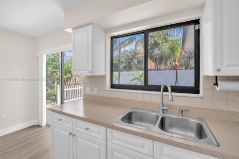 House in Sunrise, Florida 3 bedrooms, 126.72 sq.m. № 1756593 - photo 17