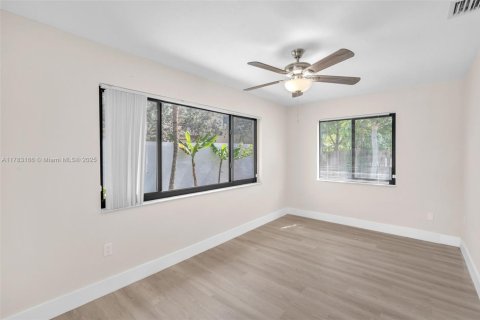 House in Sunrise, Florida 3 bedrooms, 126.72 sq.m. № 1756593 - photo 28