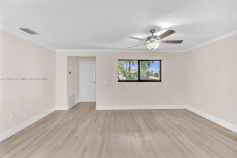 House in Sunrise, Florida 3 bedrooms, 126.72 sq.m. № 1756593 - photo 8
