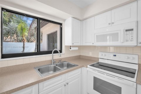 House in Sunrise, Florida 3 bedrooms, 126.72 sq.m. № 1756593 - photo 19