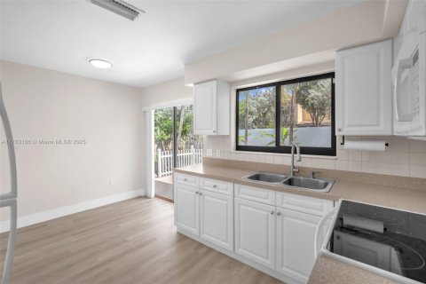 House in Sunrise, Florida 3 bedrooms, 126.72 sq.m. № 1756593 - photo 18