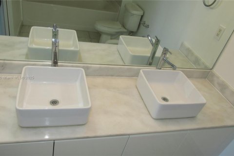 Apartment in Miami, Florida 1 bedroom, 70.7 sq.m. № 1930466 - photo 6