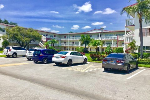 Condo in Boca Raton, Florida, 1 bedroom № 2261412 - photo 26