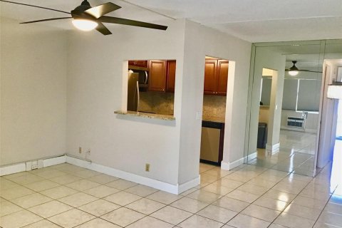 Condo in Boca Raton, Florida, 1 bedroom № 2261412 - photo 3