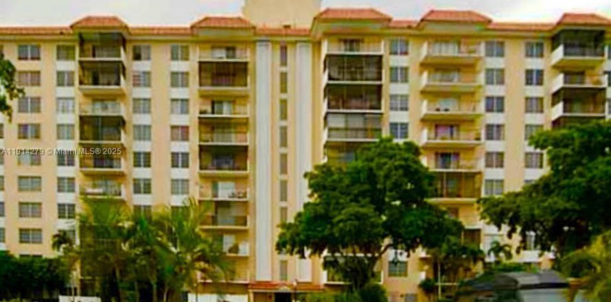 Condo in Lauderhill, Florida, 2 bedrooms  № 1972850