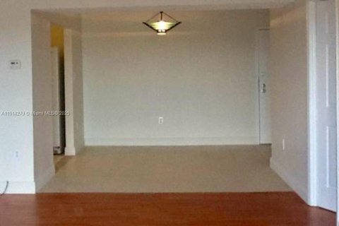 Condo in Lauderhill, Florida, 2 bedrooms  № 1972850 - photo 3
