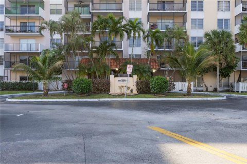 Купить кондоминиум в Лодерхилл, Флорида 6 комнат, 90.3м2, № 1972850 - фото 9