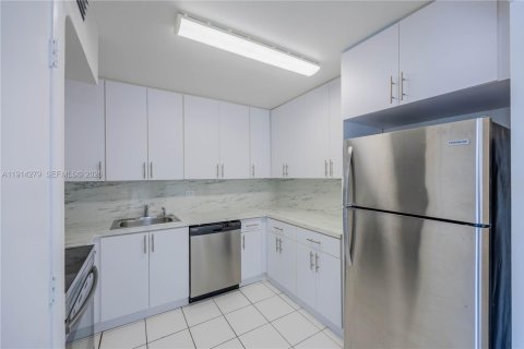 Купить кондоминиум в Лодерхилл, Флорида 6 комнат, 90.3м2, № 1972850 - фото 14