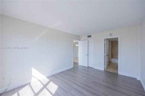 Купить кондоминиум в Лодерхилл, Флорида 6 комнат, 90.3м2, № 1972850 - фото 21