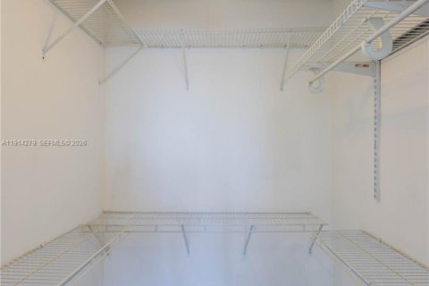 Купить кондоминиум в Лодерхилл, Флорида 6 комнат, 90.3м2, № 1972850 - фото 24