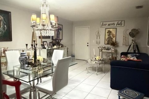 Condominio en venta en Hialeah Gardens, Florida, 3 dormitorios, 128.21 m2 № 2017657 - foto 3