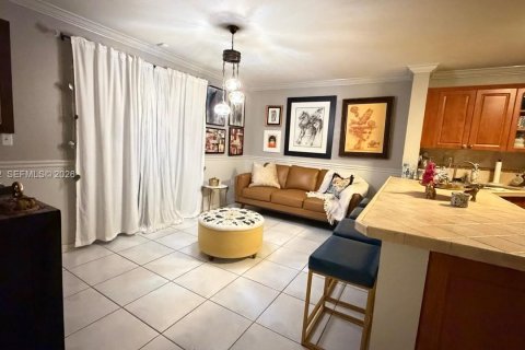 Condominio en venta en Hialeah Gardens, Florida, 3 dormitorios, 128.21 m2 № 2017657 - foto 2