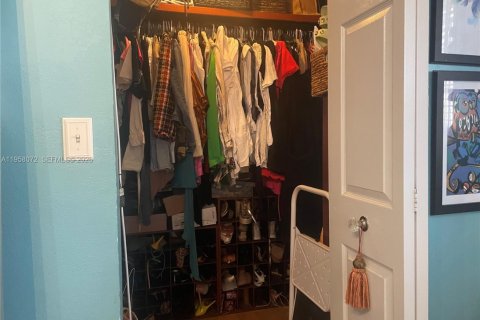 Condominio en venta en Hialeah Gardens, Florida, 3 dormitorios, 128.21 m2 № 2017657 - foto 7