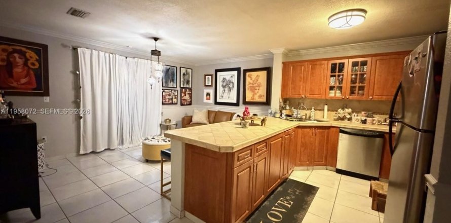 Condominio en Hialeah Gardens, Florida, 3 dormitorios  № 2017657