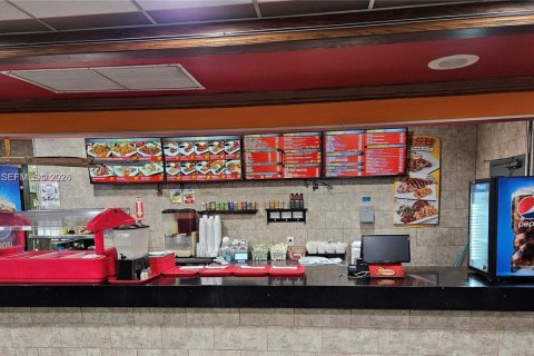 Купить коммерческую недвижимость в Помпано-Бич, Флорида № 2007490 - фото 2