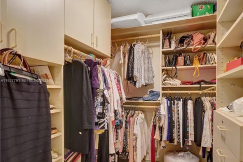 Купить кондоминиум в Холливуд, Флорида 3 спальни, 184.88м2, № 1987272 - фото 23