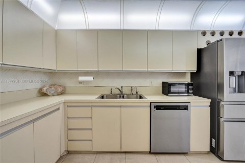 Купить кондоминиум в Холливуд, Флорида 3 спальни, 184.88м2, № 1987272 - фото 17