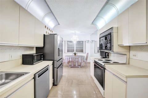 Купить кондоминиум в Холливуд, Флорида 3 спальни, 184.88м2, № 1987272 - фото 13