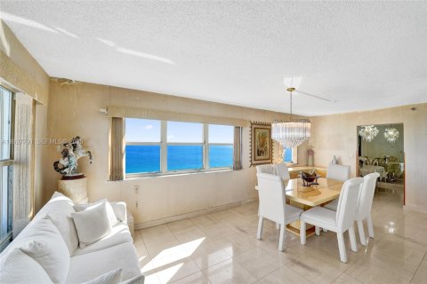 Купить кондоминиум в Холливуд, Флорида 3 спальни, 184.88м2, № 1987272 - фото 2