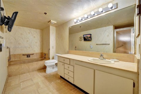 Купить кондоминиум в Холливуд, Флорида 3 спальни, 184.88м2, № 1987272 - фото 25