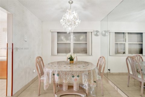 Купить кондоминиум в Холливуд, Флорида 3 спальни, 184.88м2, № 1987272 - фото 18