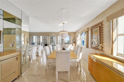 Купить кондоминиум в Холливуд, Флорида 3 спальни, 184.88м2, № 1987272 - фото 12