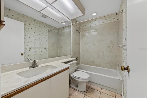 House in Sarasota, Florida 2 bedrooms, 97.55 sq.m. № 2267355 - photo 19