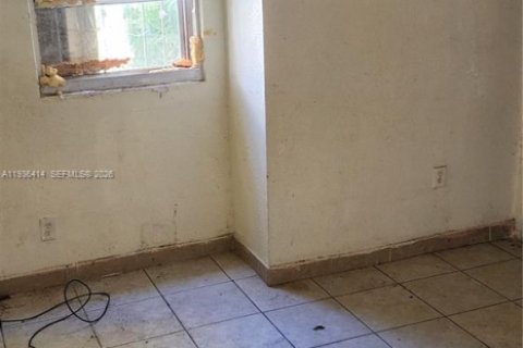 Propiedad comercial en venta en Miami, Florida, 221.11 m2 № 1995379 - foto 12