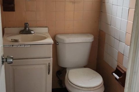 Propiedad comercial en venta en Miami, Florida, 221.11 m2 № 1995379 - foto 24