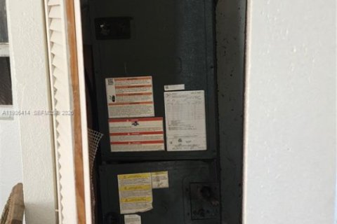 Propiedad comercial en venta en Miami, Florida, 221.11 m2 № 1995379 - foto 18