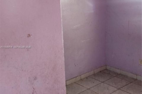 Propiedad comercial en venta en Miami, Florida, 221.11 m2 № 1995379 - foto 11