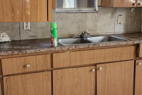 Propiedad comercial en venta en Miami, Florida, 221.11 m2 № 1995379 - foto 17