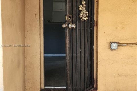 Propiedad comercial en venta en Miami, Florida, 221.11 m2 № 1995379 - foto 23