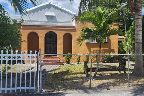 Propiedad comercial en venta en Miami, Florida, 221.11 m2 № 1995379 - foto 2