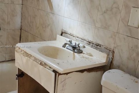 Propiedad comercial en venta en Miami, Florida, 221.11 m2 № 1995379 - foto 14