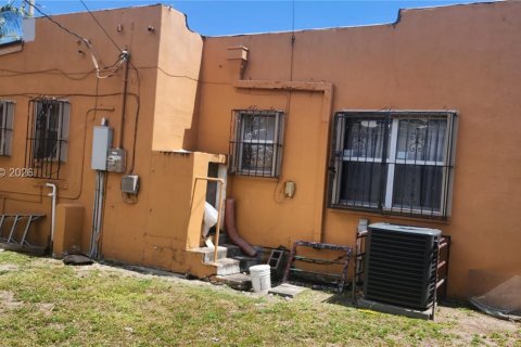 Propiedad comercial en venta en Miami, Florida, 221.11 m2 № 1995379 - foto 8