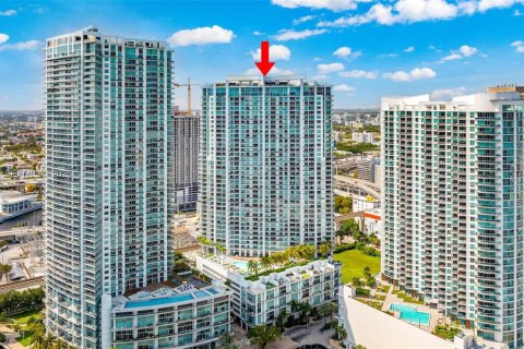 Condominio en venta en Miami, Florida, 2 dormitorios, 108.88 m2 № 1936530 - foto 30
