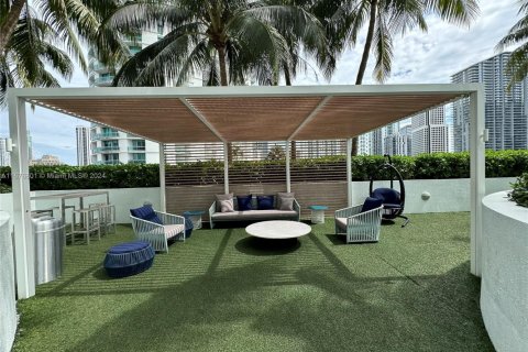 Condo in Miami, Florida, 2 bedrooms № 1936530 - photo 9