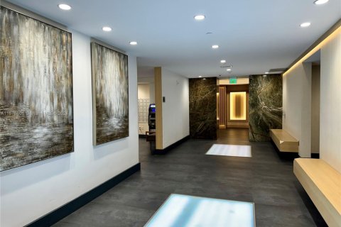 Condo in Miami, Florida, 2 bedrooms № 1936530 - photo 4