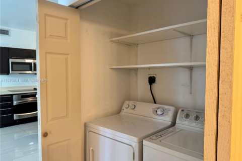 Condominio en venta en Miami, Florida, 2 dormitorios, 108.88 m2 № 1936530 - foto 20