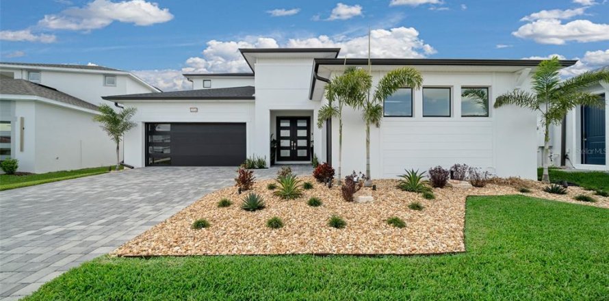 House in San Antonio, Florida 6 bedrooms, 318.84 sq.m. № 1628194