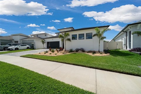House in San Antonio, Florida 6 bedrooms, 318.84 sq.m. № 1628194 - photo 3