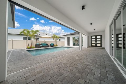 House in San Antonio, Florida 6 bedrooms, 318.84 sq.m. № 1628194 - photo 14