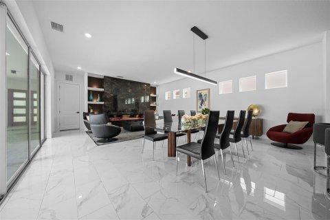 House in San Antonio, Florida 6 bedrooms, 318.84 sq.m. № 1628194 - photo 30
