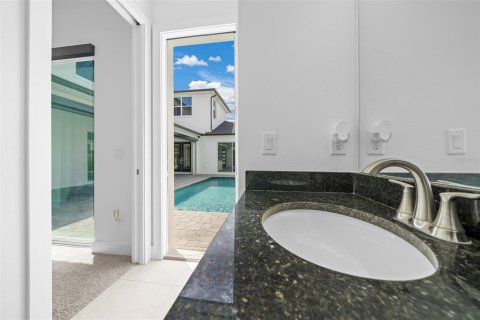 House in San Antonio, Florida 6 bedrooms, 318.84 sq.m. № 1628194 - photo 23