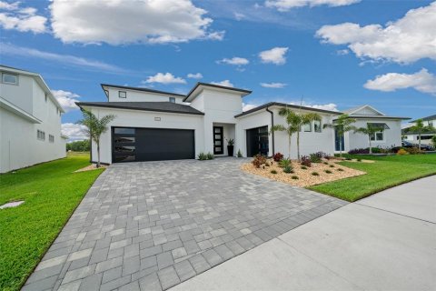 House in San Antonio, Florida 6 bedrooms, 318.84 sq.m. № 1628194 - photo 2