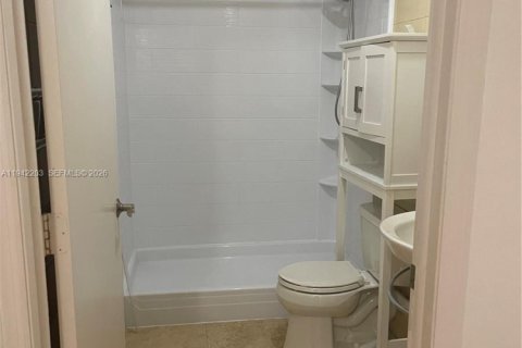 Снять в аренду таунхаус в Майами, Флорида 2 спальни, 111.48м2, № 1999918 - фото 6