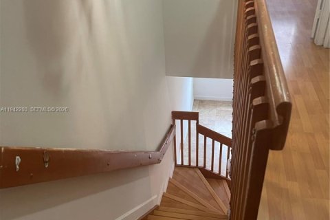 Снять в аренду таунхаус в Майами, Флорида 2 спальни, 111.48м2, № 1999918 - фото 2