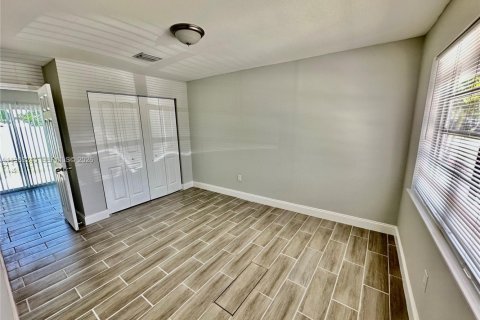 Casa en alquiler en Pompano Beach, Florida, 3 dormitorios, 104.33 m2 № 2051624 - foto 11