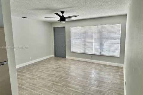 Casa en alquiler en Pompano Beach, Florida, 3 dormitorios, 104.33 m2 № 2051624 - foto 10